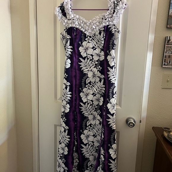 Royal Creation Hawaiian dress! Size L - Picture 1 of 4